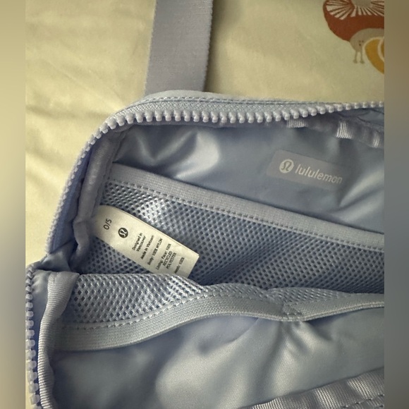 Lululemon belt bag limited edition color - Picture 6 of 8
